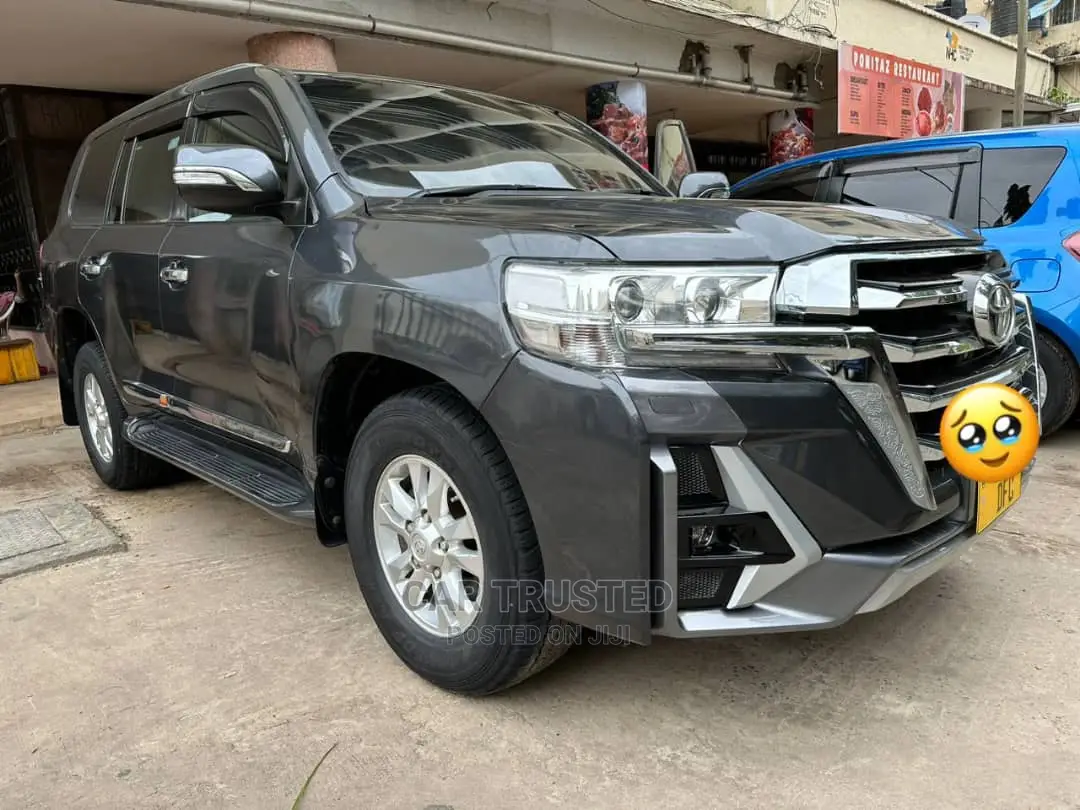Toyota Land Cruiser 4.6 V8 GX 2018 Gray