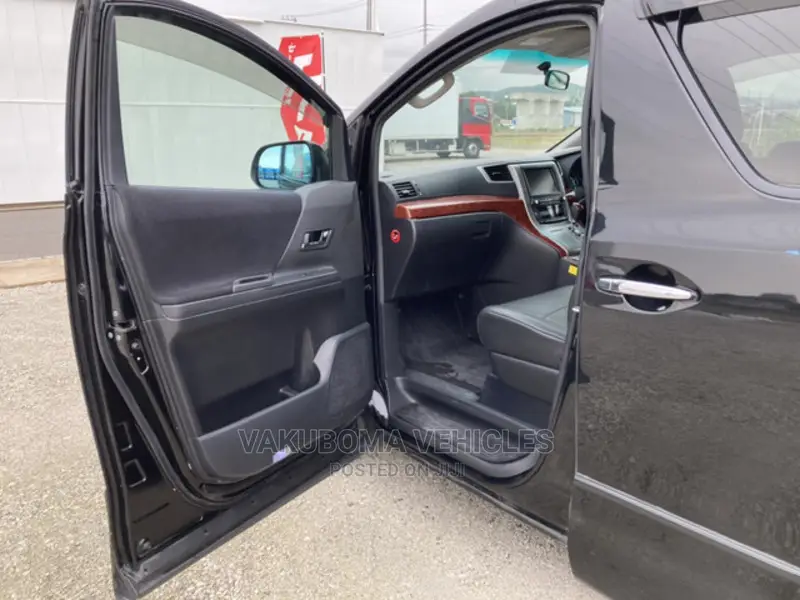 Toyota Vellfire 2010 Black