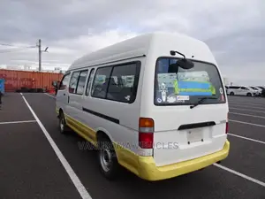Toyota Grand HiAce 2001 White
