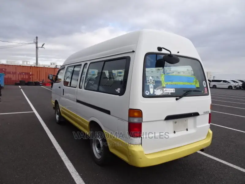Toyota Grand HiAce 2001 White