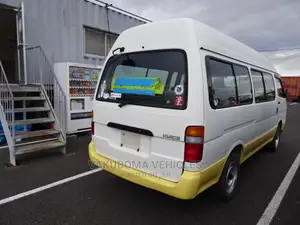 Toyota Grand HiAce 2001 White