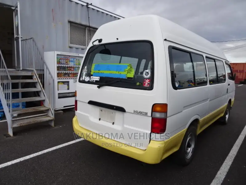 Toyota Grand HiAce 2001 White