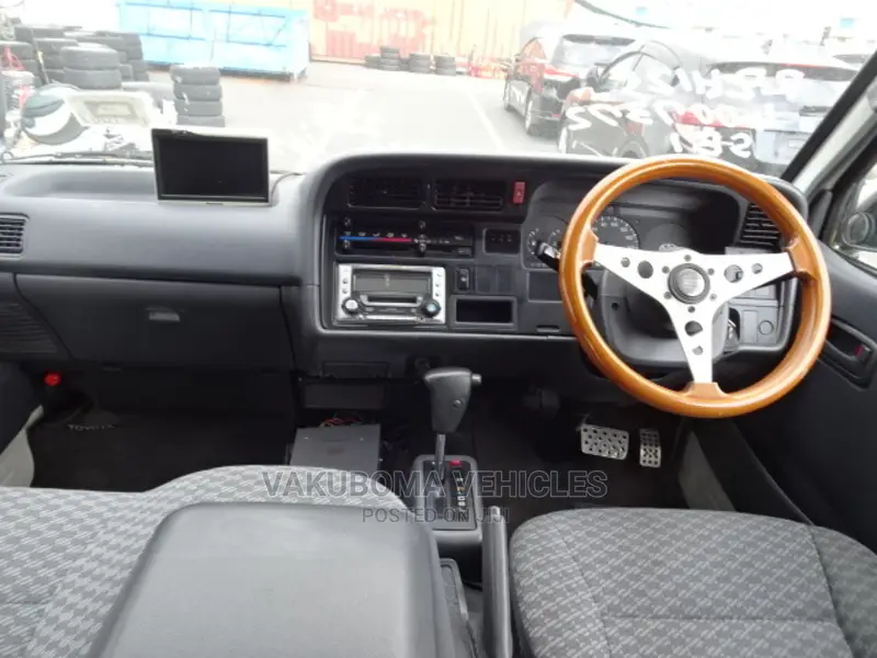 Toyota Grand HiAce 2001 White