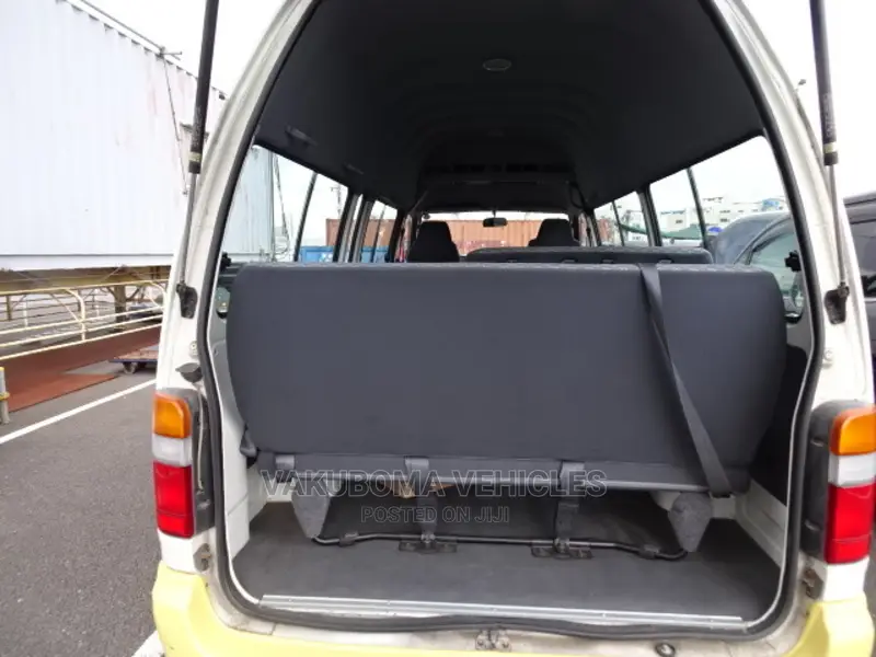 Toyota Grand HiAce 2001 White