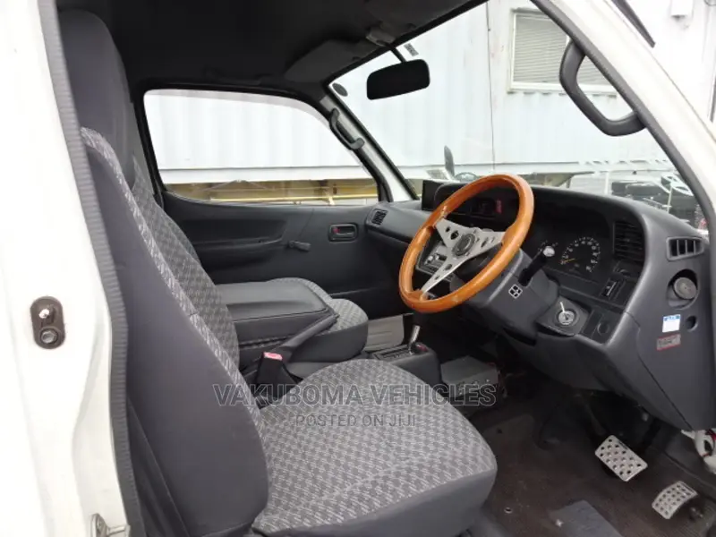 Toyota Grand HiAce 2001 White