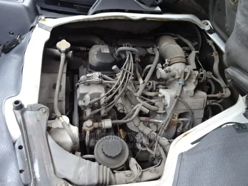 Toyota Grand HiAce 2001 White