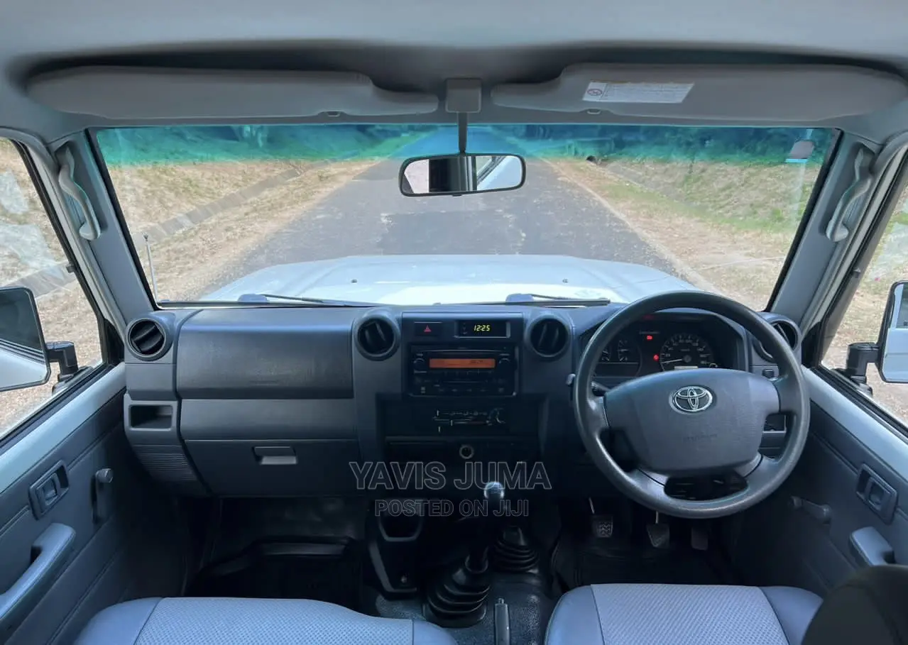 Toyota Land Cruiser 2017 White