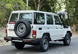 Toyota Land Cruiser 2017 White