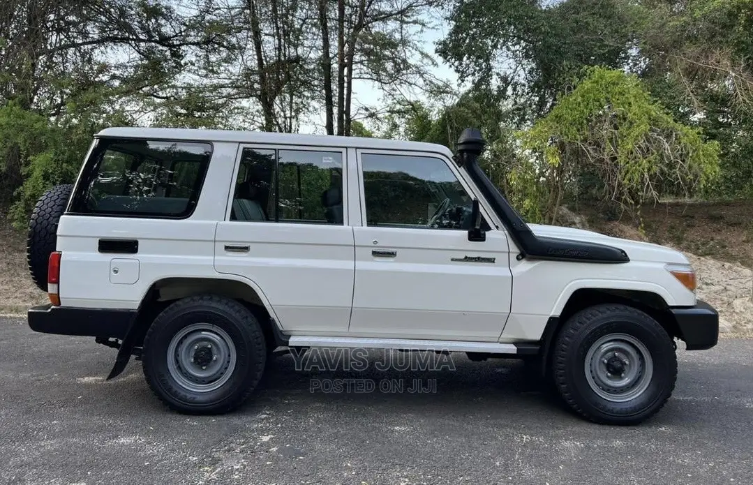 Toyota Land Cruiser 2017 White