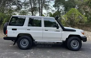 Toyota Land Cruiser 2017 White