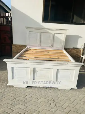 Kitanda Kizur Mno