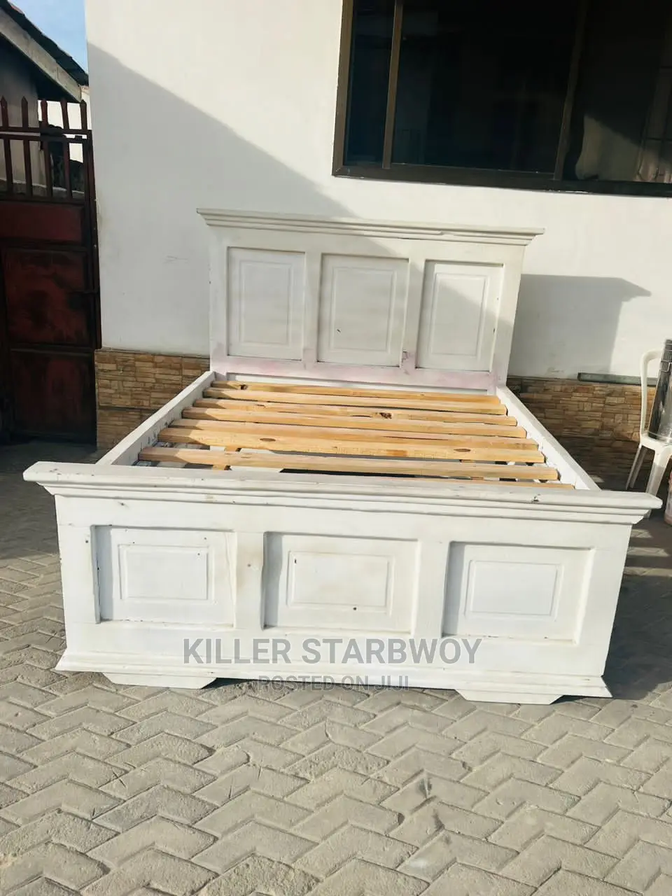 Kitanda Kizur Mno