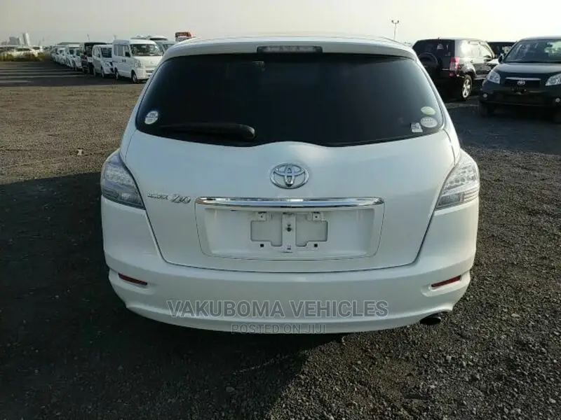 Toyota Mark X Zio 2007 White