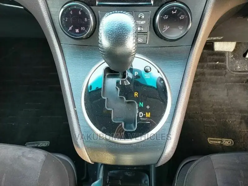 Toyota Mark X Zio 2007 White