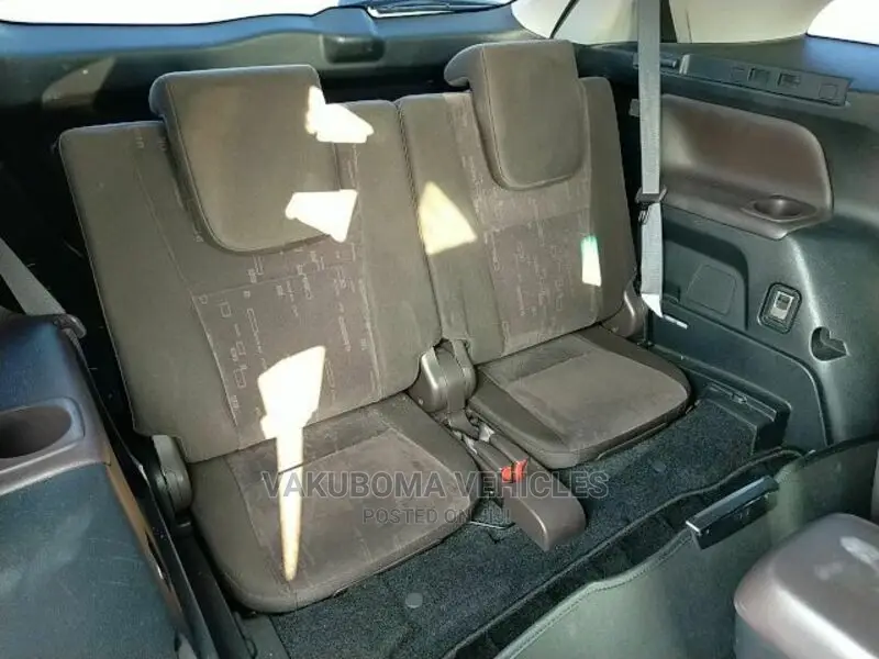 Toyota Mark X Zio 2007 White