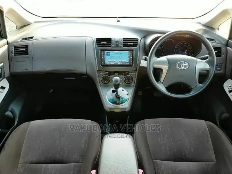 Toyota Mark X Zio 2007 White
