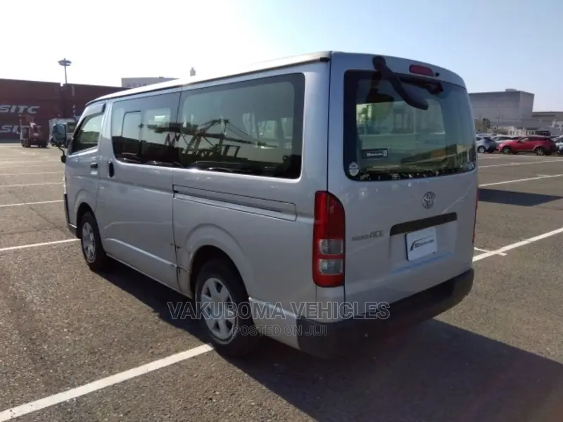 Toyota Regius 2016 Silver