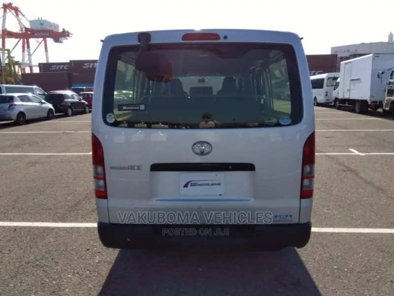 Toyota Regius 2016 Silver