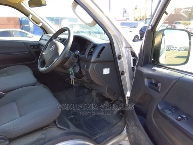 Toyota Regius 2016 Silver