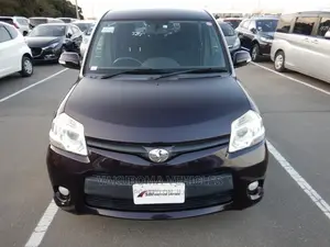 Toyota Sienta 2011 Purple