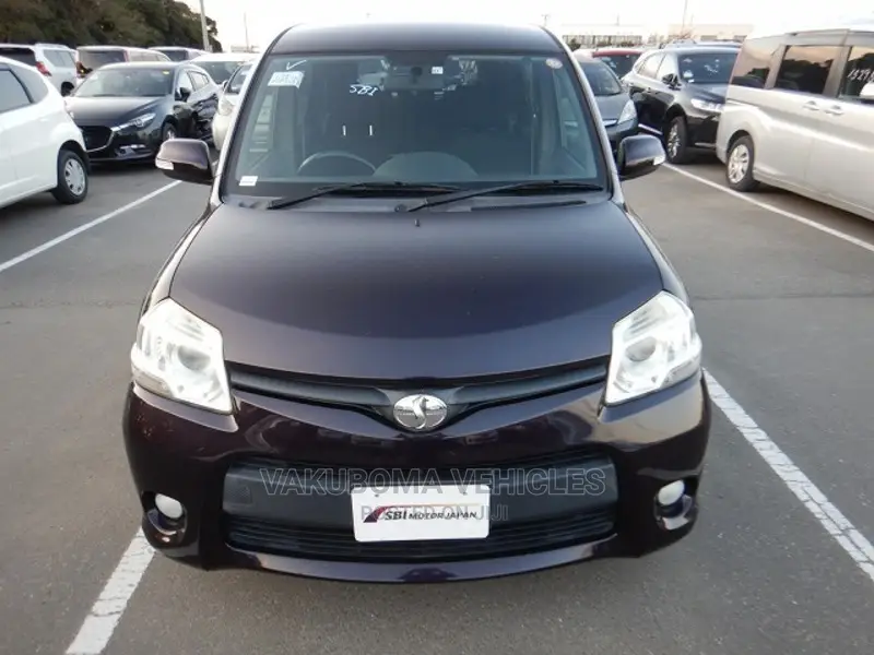 Toyota Sienta 2011 Purple