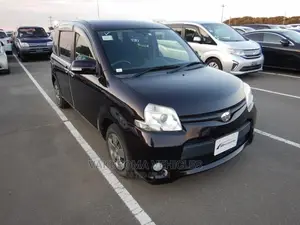 Toyota Sienta 2011 Purple