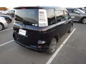 Toyota Sienta 2011 Purple