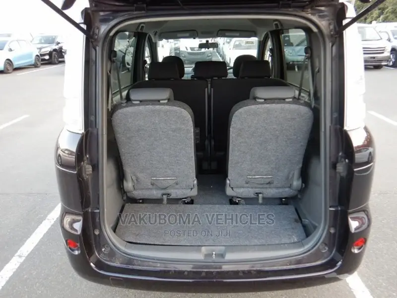 Toyota Sienta 2011 Purple