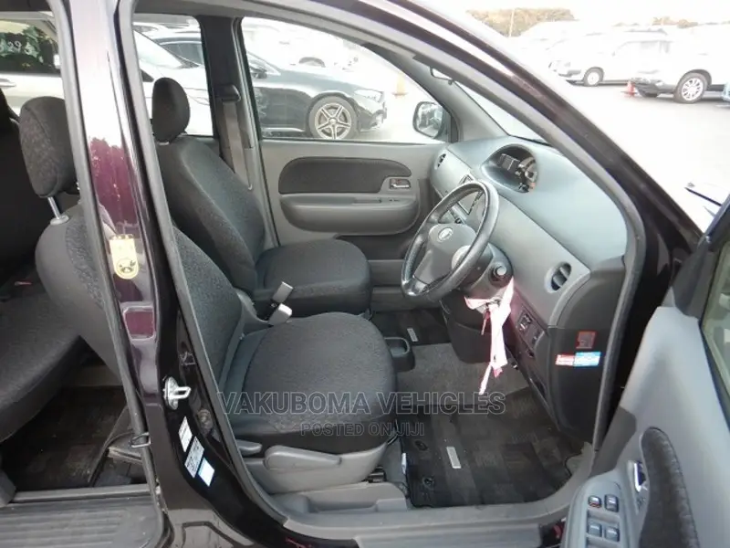 Toyota Sienta 2011 Purple