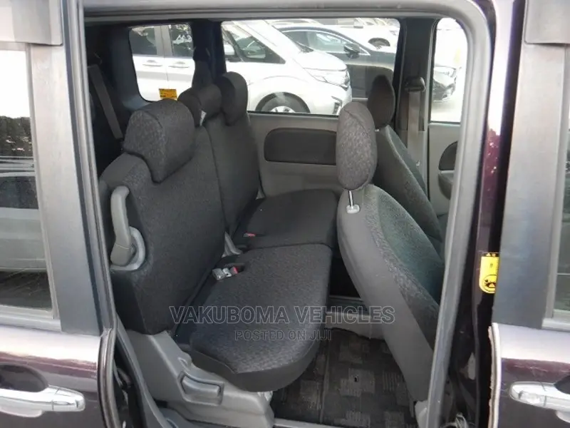 Toyota Sienta 2011 Purple