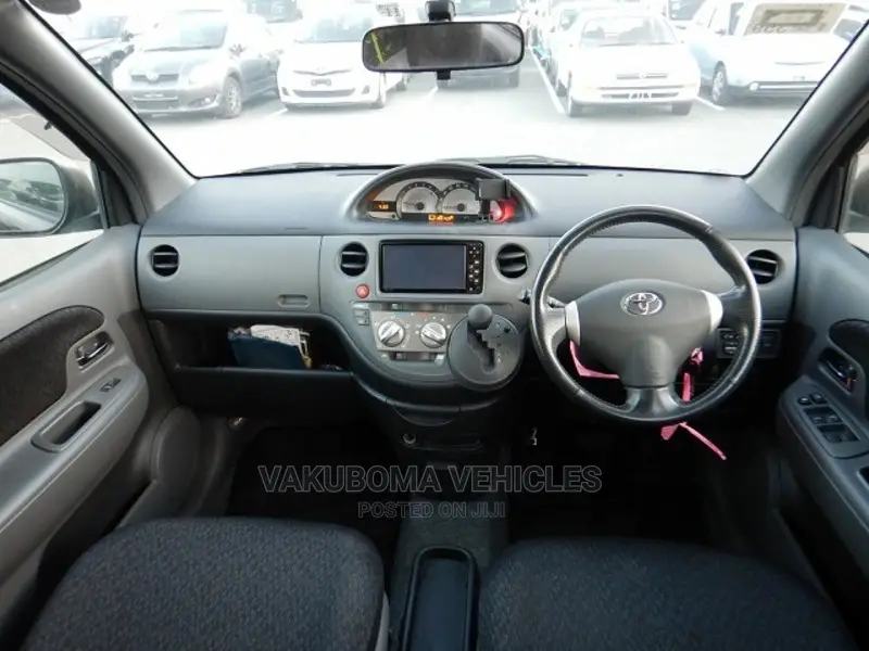 Toyota Sienta 2011 Purple