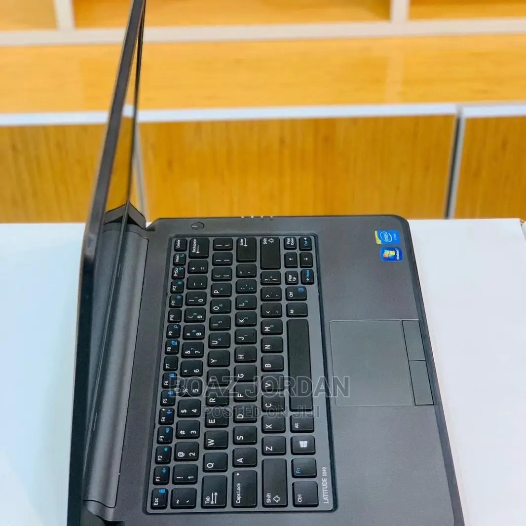 New Laptop Dell Latitude 3180 4GB Intel Core I5 HDD 500GB