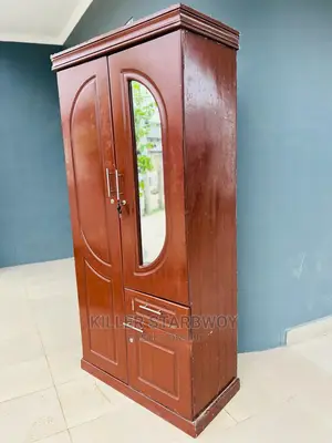 Kabati La Nguo Zuri Mno, Milango Miwili