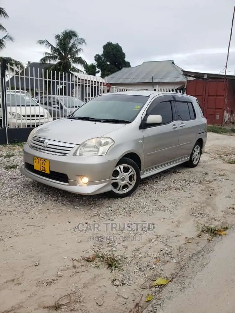 Toyota Raum 1.5 FWD 2007 Gold