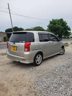 Toyota Raum 1.5 FWD 2007 Gold