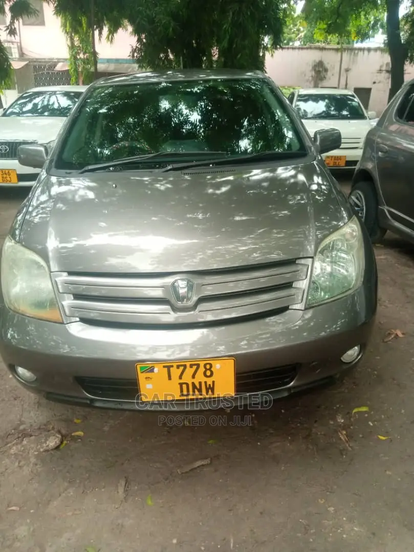 Toyota IST 2003 Brown