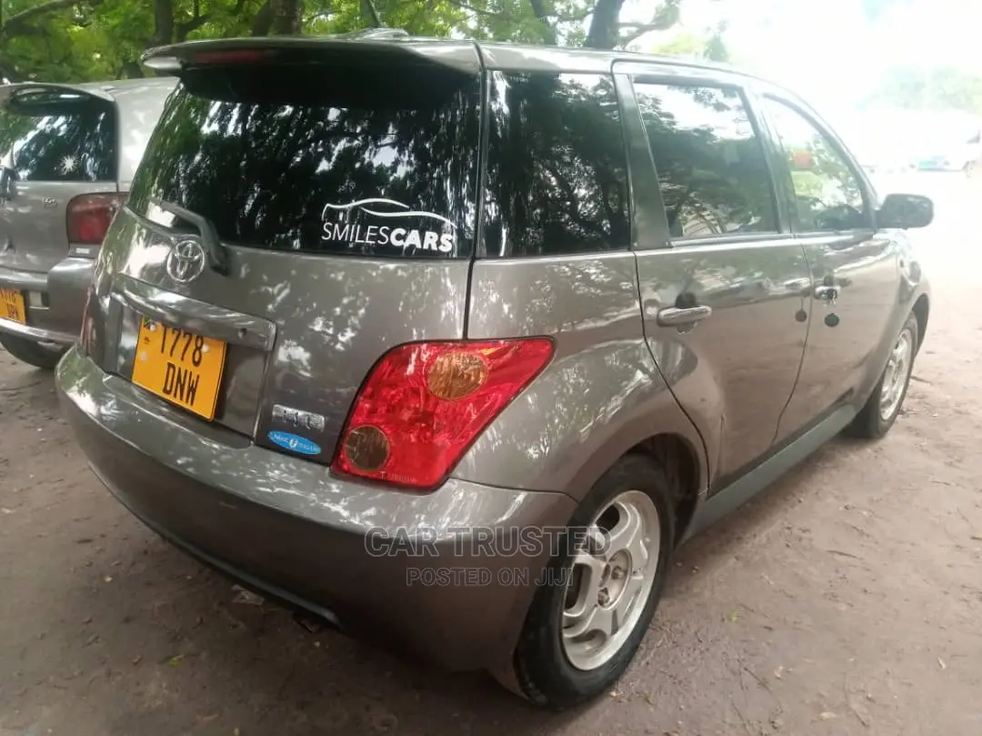 Toyota IST 2003 Brown