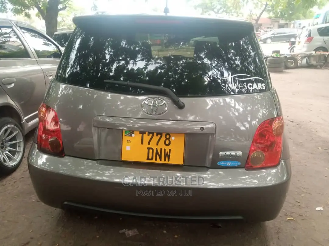 Toyota IST 2003 Brown