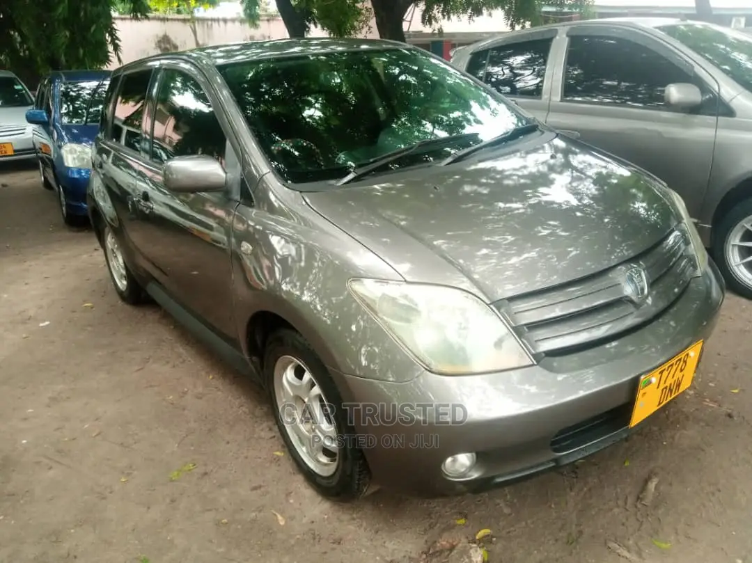 Toyota IST 2003 Brown