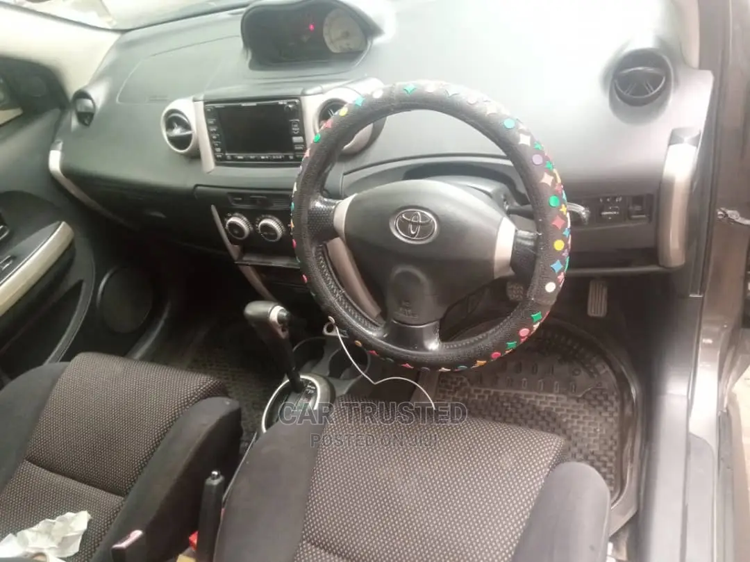 Toyota IST 2003 Brown