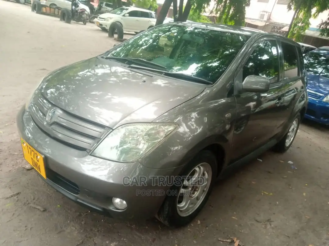 Toyota IST 2003 Brown