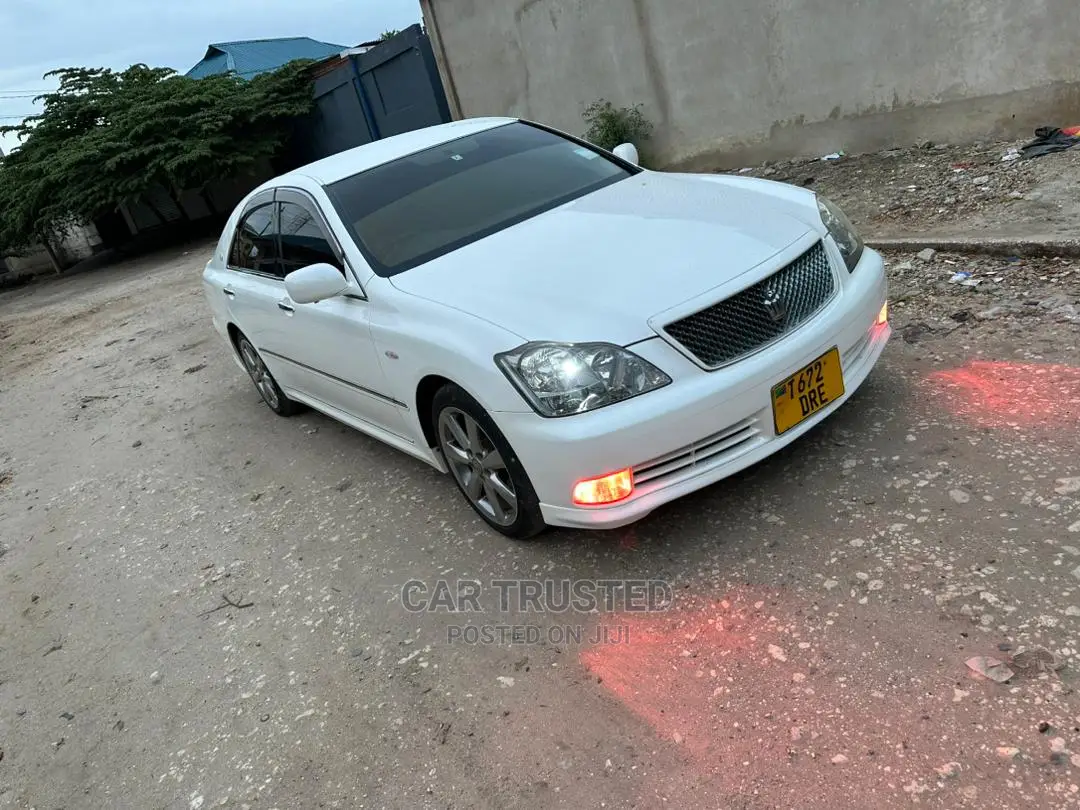 Toyota Crown Royale 2005 White
