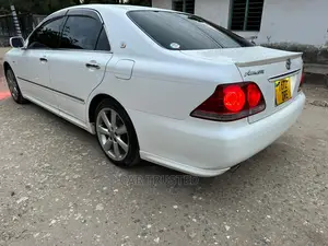 Toyota Crown Royale 2005 White