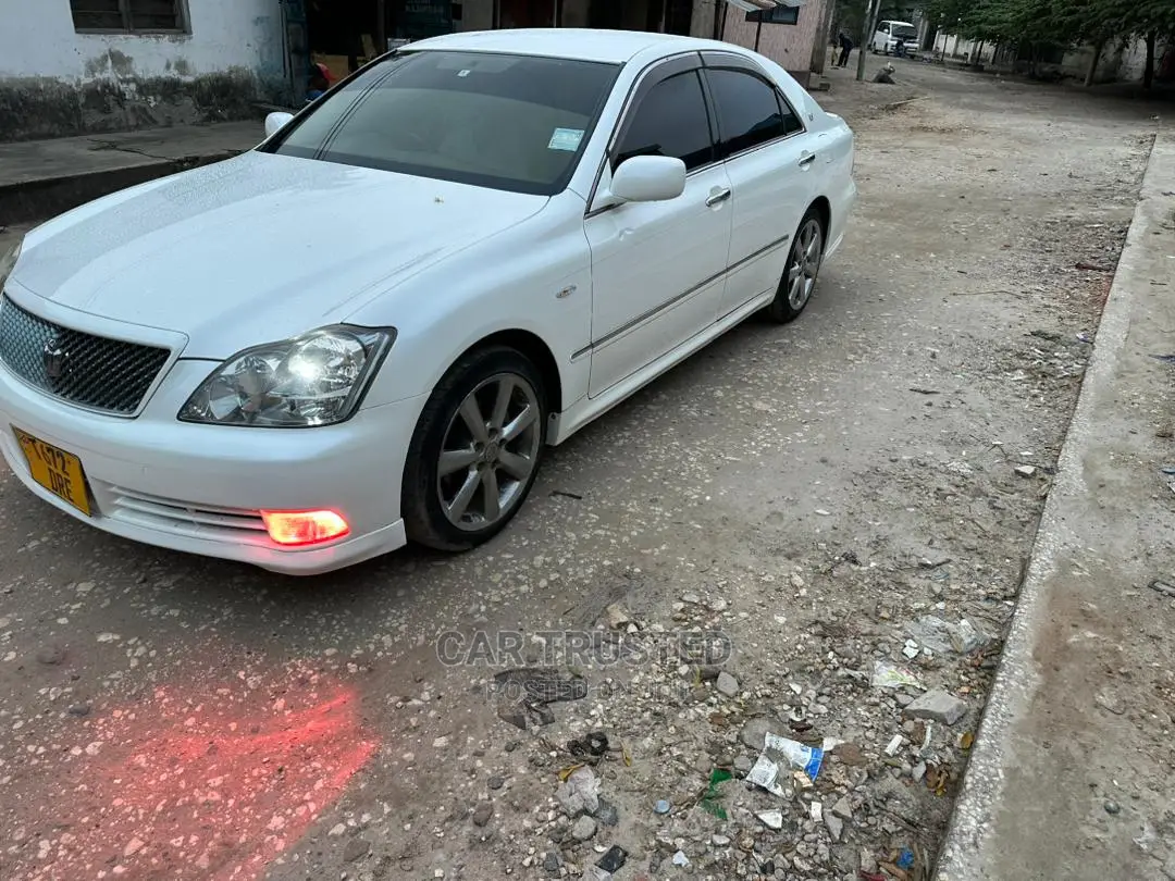 Toyota Crown Royale 2005 White