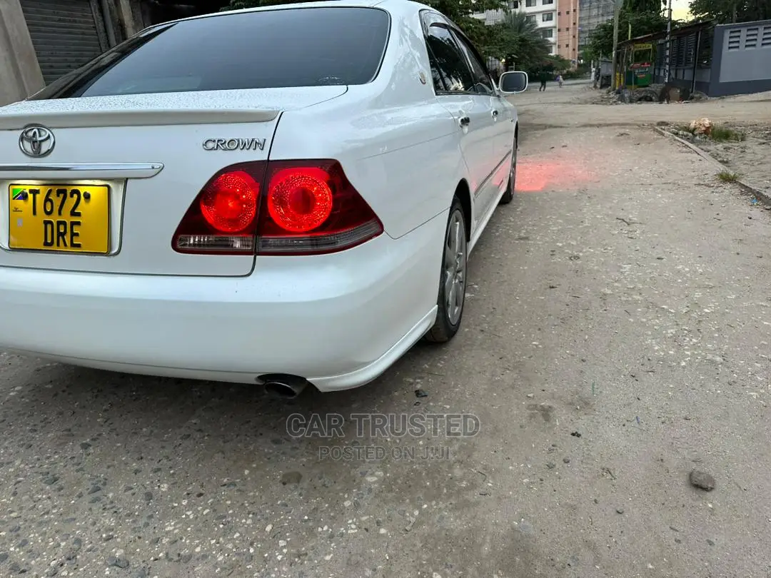 Toyota Crown Royale 2005 White