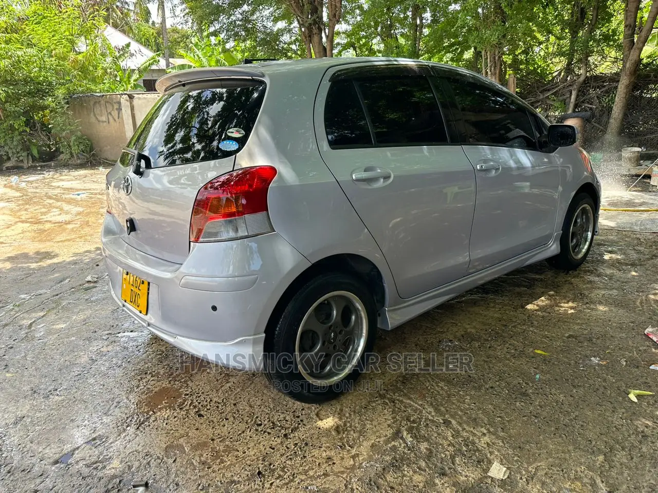 Toyota Vitz 2010 Silver