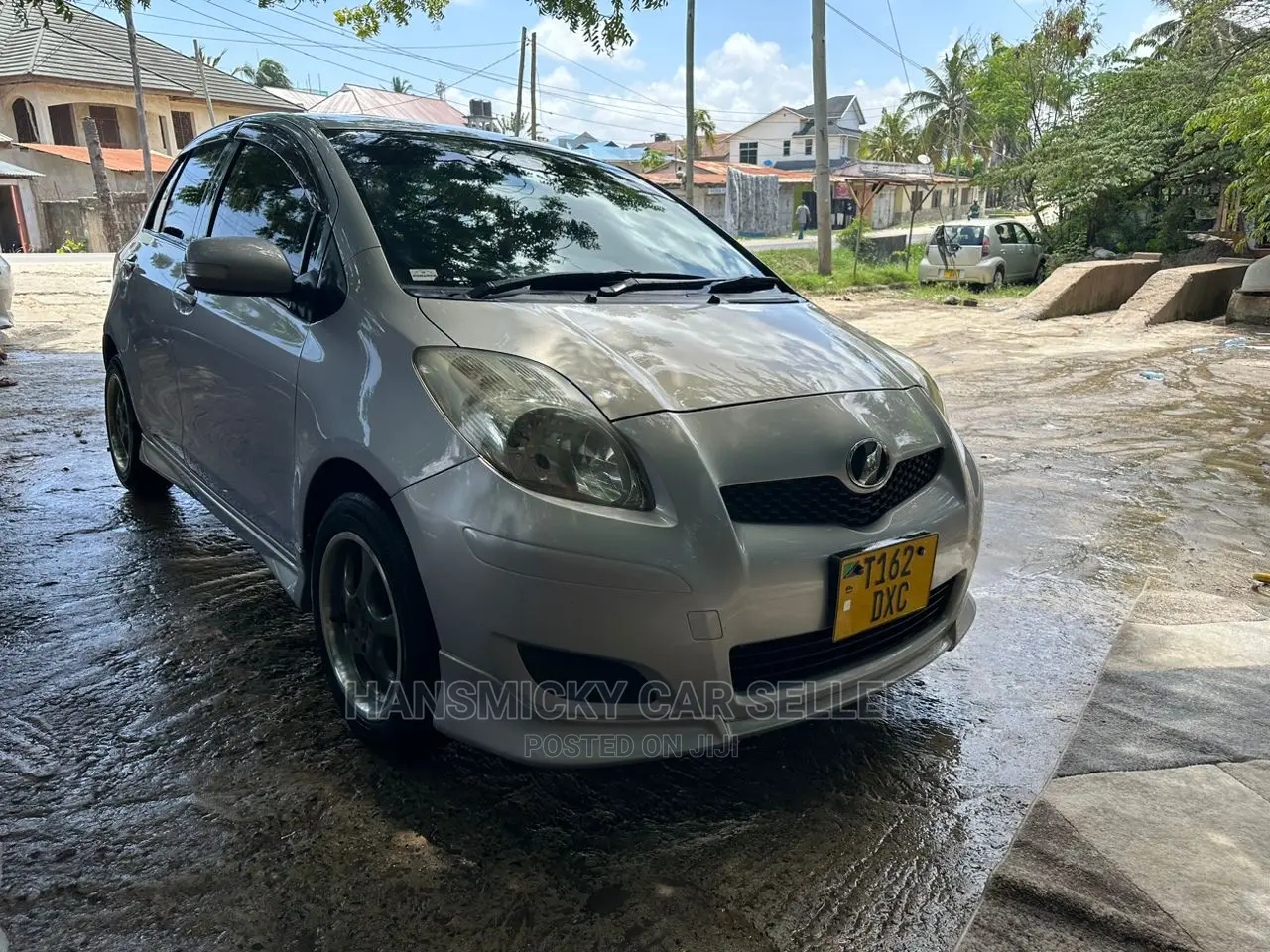 Toyota Vitz 2010 Silver