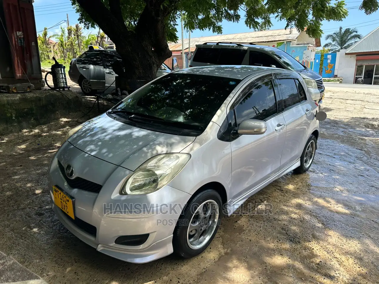 Toyota Vitz 2010 Silver