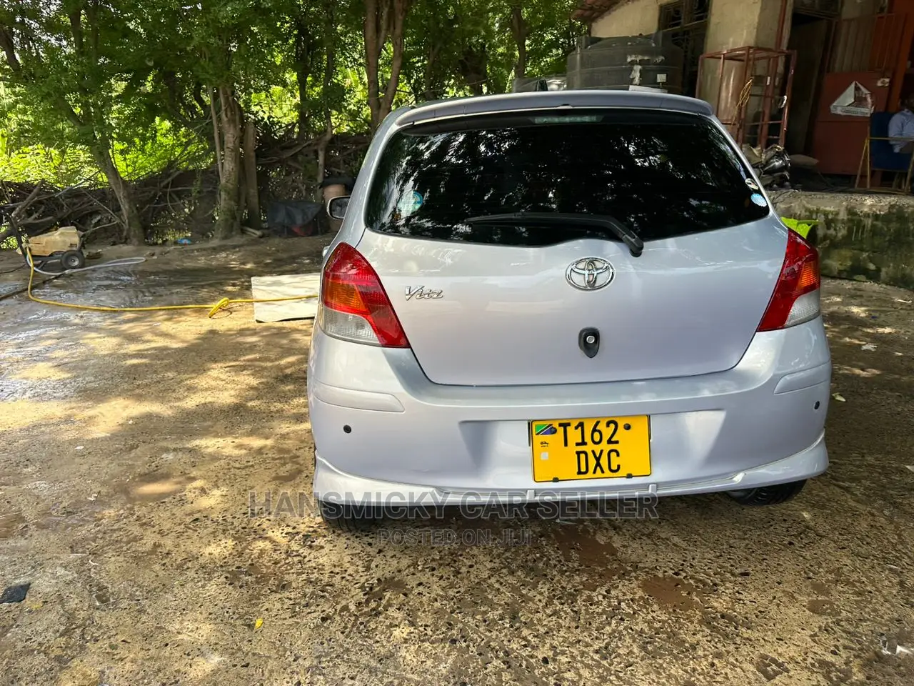 Toyota Vitz 2010 Silver
