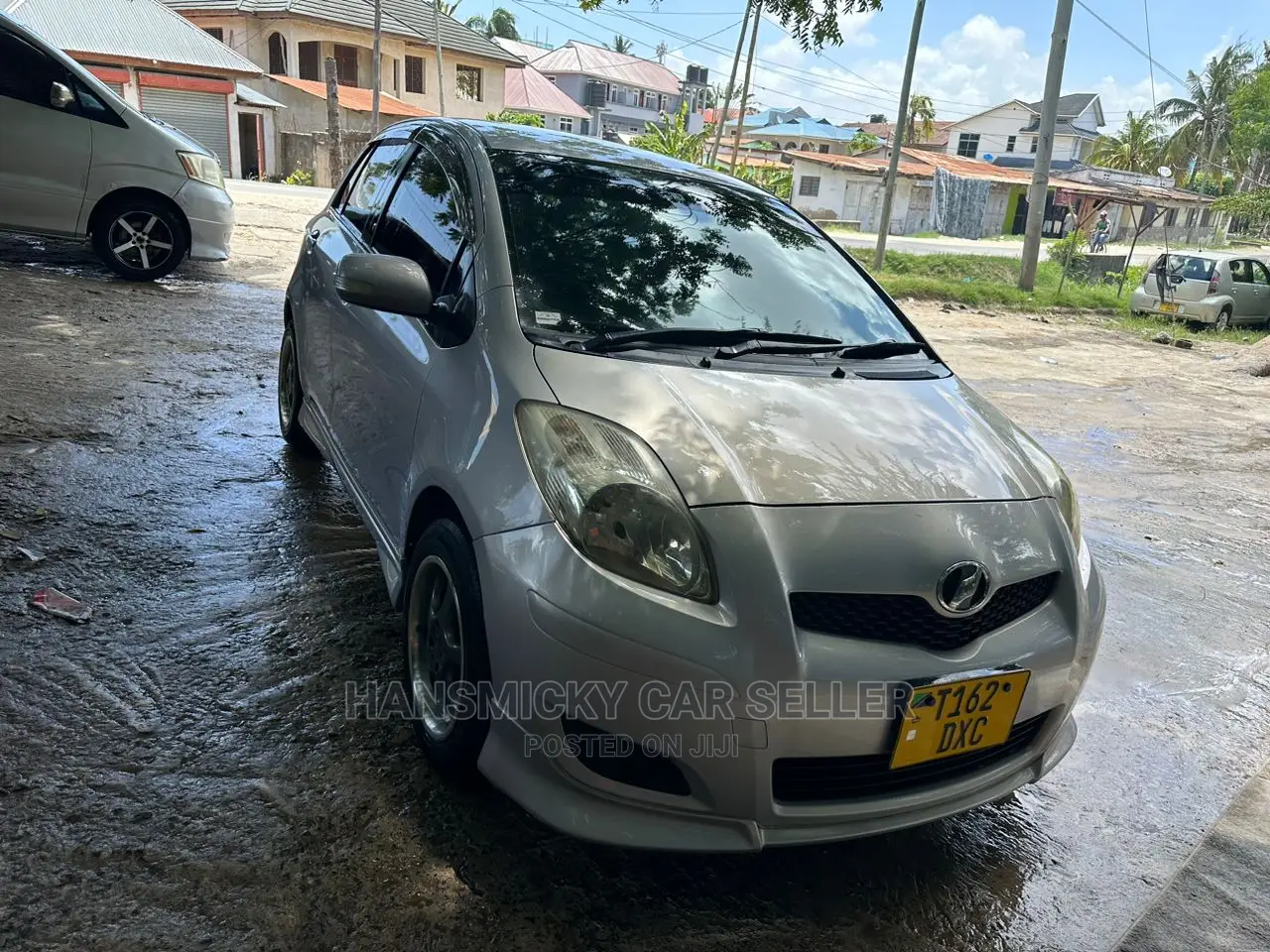 Toyota Vitz 2010 Silver